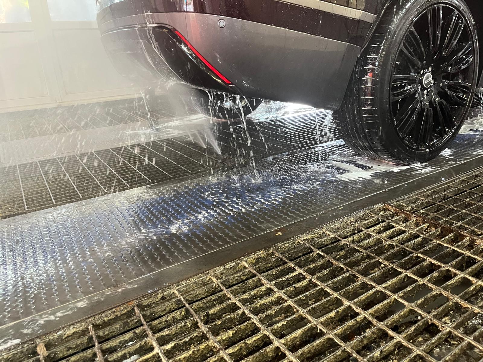 Bubbles Car Spa under-chassis jet wash stage